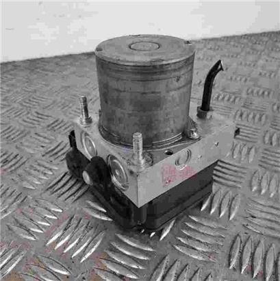 奔驰A200ABS泵